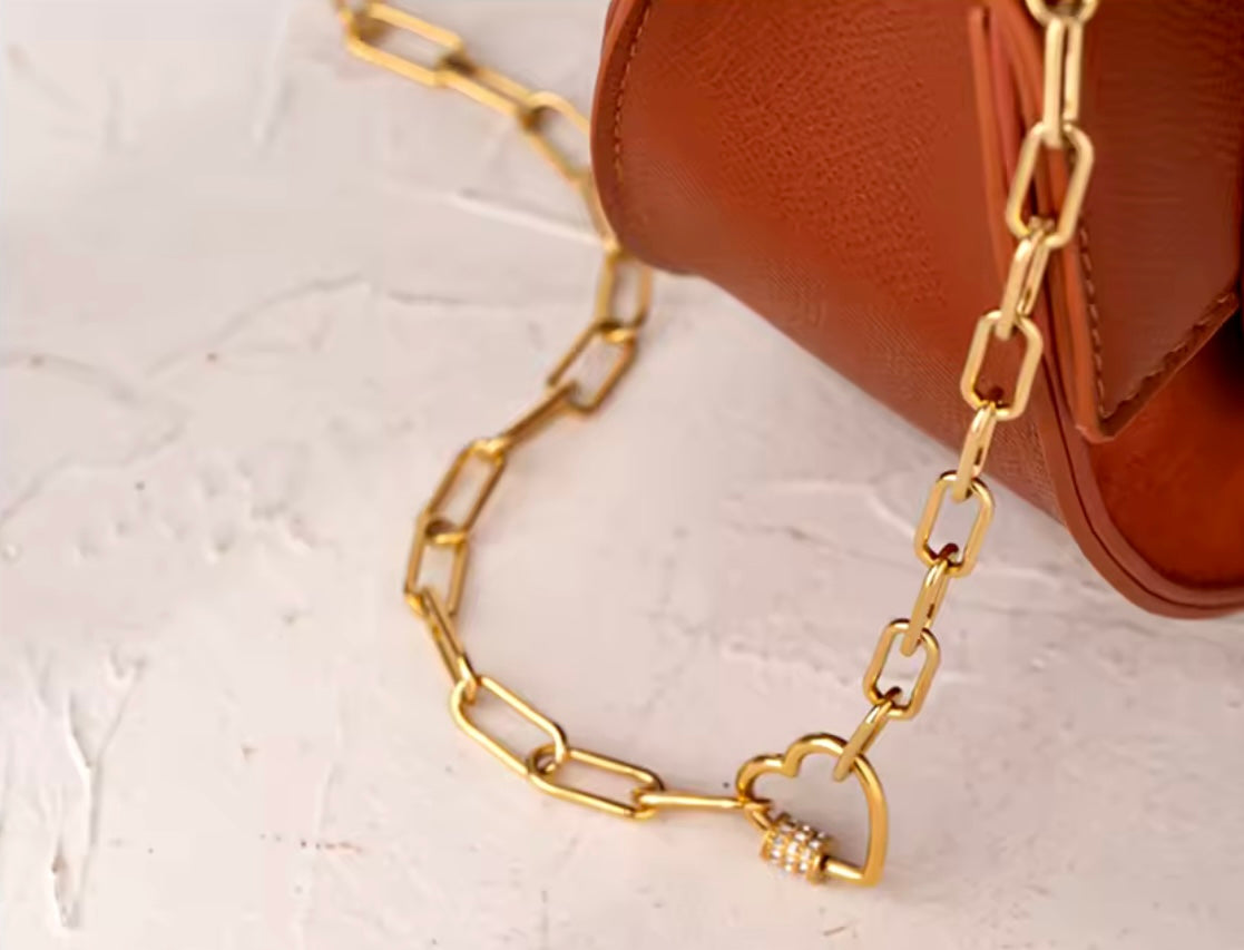 Savvy Heart Chainlink Necklace